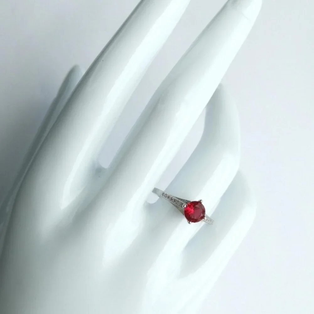 Ruby solitaire ring in Sterling Silver and White Sapphire size 8 🆕